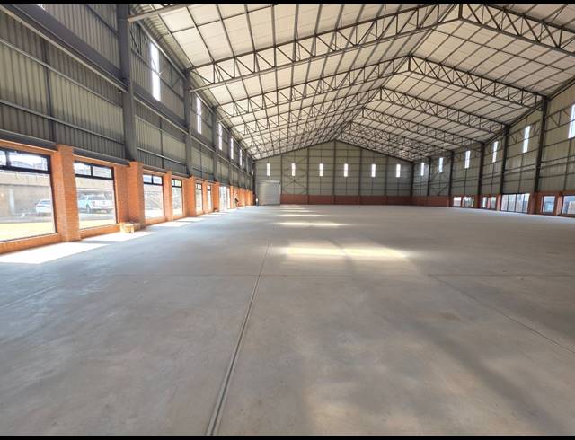 2,199M² WAREHOUSE TO LET IN CROWN